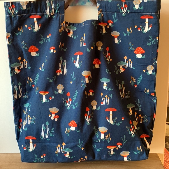 Handmade Korean quilting weight 100% cotton fabric shopping purse - Picture 2 of 5